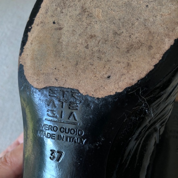 Patent black kitten heel shoes - Picture 5 of 7